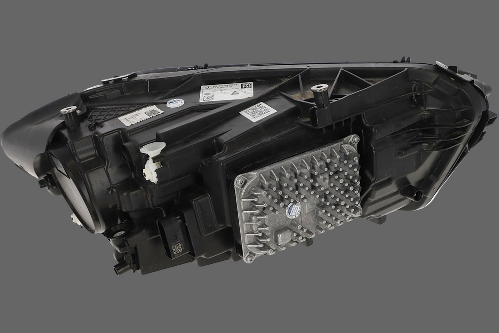 A KLASA W177 LAMPA LED LEWA PRZÓD A1779061103