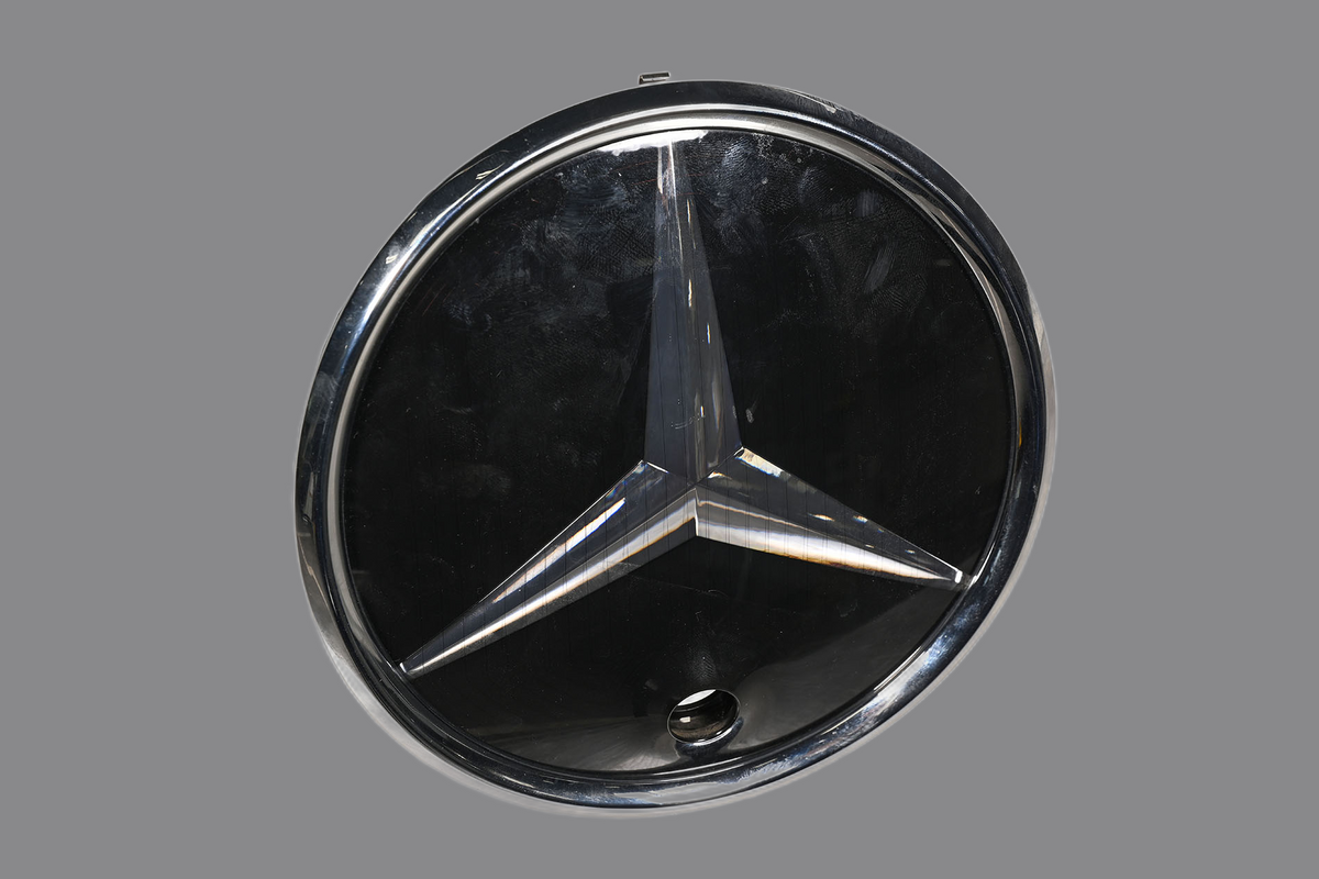 MERCEDES EQE V295 EQS V297 ZNACZEK EMBLEMAT A0008882200