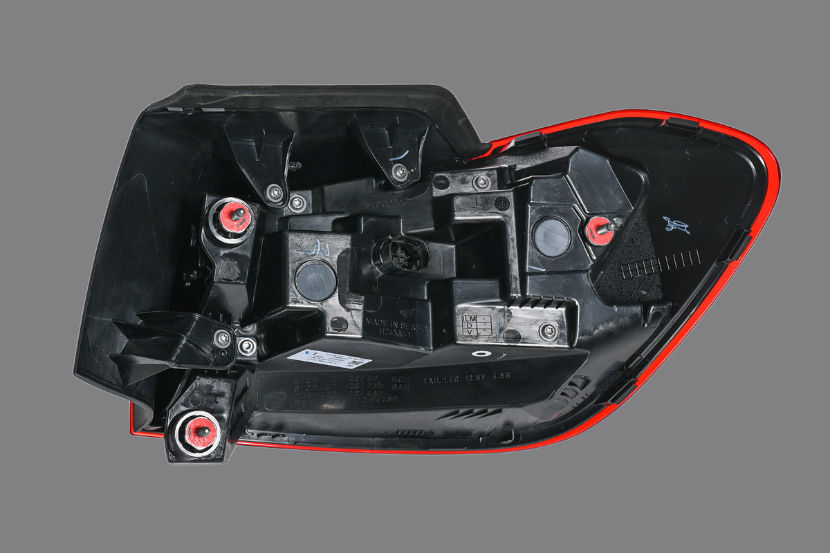 MERCEDES EQA H243 GLA H247 LAMPA LED LEWA TYŁ  A2479067307
